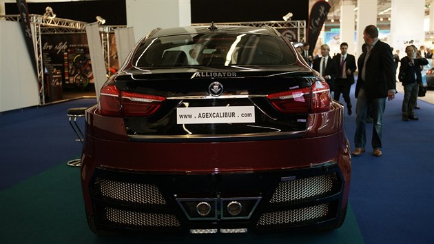 BMW X6 pestavn litevskou firmou AG Excalibur na stroj jmnem Alligator
