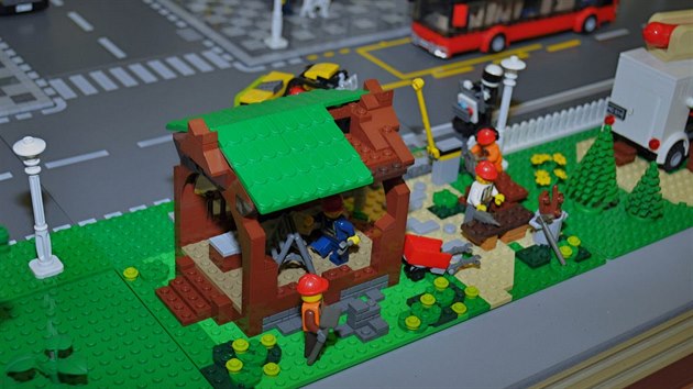 Modely ze stavebnice Lego zapj stavitel z rznch mst R. Model msta z vstavy na Lipn.