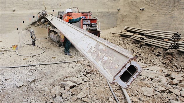U Plzn pokrauje stavba elezninho tunelu, kter bude nejdel v esk republice. (15, z 2015)