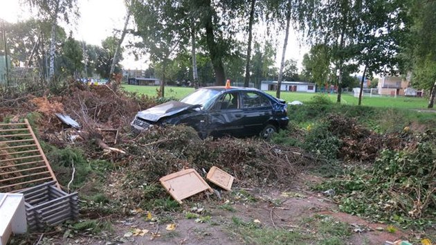 Pi nehod na kraji Olan u Prostjova zemel sedmdestilet idi. Auto s bezvldnm tlem lid objevili a za tm dv hodiny.