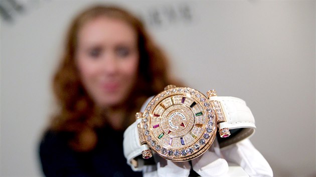 Uniktn kolekci vce ne ty set vcarskch a nmeckch luxusnch model hodinek nabz veletrh SEW. Jednotliv modely stoj od statisc do 7,5 milionu korun.