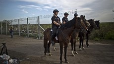 Maartí policisté na srbské hranici (14. záí 2015)