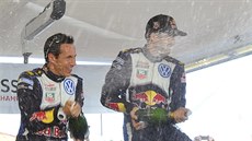 Sebastien Ogier (vpravo) a Julien Ingrassia slaví triumf v Australské rallye i... Sebastien Ogier (vpravo) a Julien Ingrassia slaví triumf v Australské rallye i...
