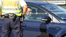 Německá policie kontroluje na drážďanské dálnici A17 pár kilometrů za Krásným... Německá policie kontroluje na drážďanské dálnici A17 pár kilometrů za Krásným...