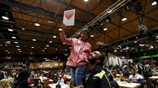 Uprchlíci na nádraí v Dortmundu (14. záí 2015)