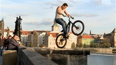 „Hornet“ si s Karlovým mostem poradil „Hornet“ si s Karlovým mostem poradil