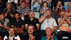 Zhruba 1 500 lidí se sešlo na demonstraci odborářů v Praze (16. září 2015). Zhruba 1 500 lidí se sešlo na demonstraci odborářů v Praze (16. září 2015).