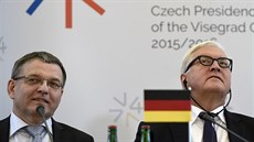 Český ministr zahraničí Lubomír Zaorálek (vlevo) a jeho německý kolega... Český ministr zahraničí Lubomír Zaorálek (vlevo) a jeho německý kolega...