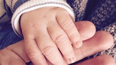 Veronika Hejlíková zveejnila snímek ruiky svého syna Vojty.