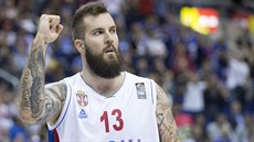 Srbský basketbalista Miroslav Raduljica se raduje. Srbský basketbalista Miroslav Raduljica se raduje.