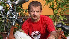 Martin Kudrna z Radslavic patí k nadencm moped, domá má tyi motocykly...