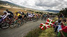 Baskičtí fanoušci sledují peloton Vuelty během 14. etapy. Baskičtí fanoušci sledují peloton Vuelty během 14. etapy.