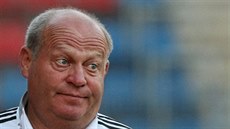 Leoš Kalvoda se diví hře olomouckých fotbalistů. Leoš Kalvoda se diví hře olomouckých fotbalistů.