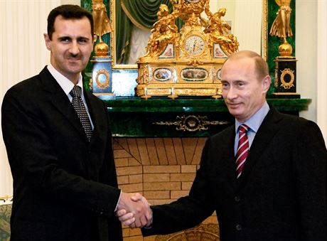 Syrský prezident Baár Asad se svým ruským protjkem Vladimirem Putinem na...