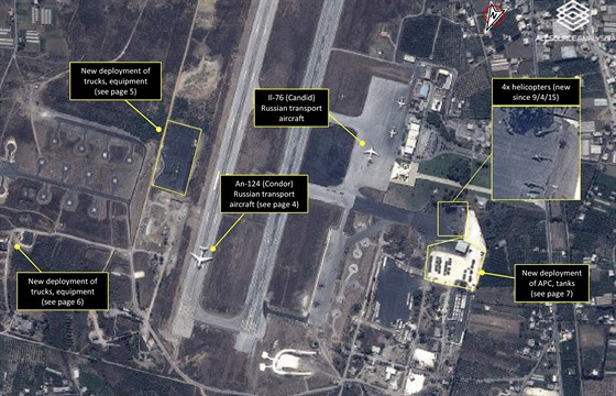 Ruská vojenská technika na základn u syrského pístavu Latakíja (15. záí 2015)