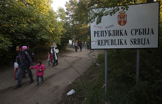 Uprchlíci na srbsko-chorvatské hranici (22. záí 2015)