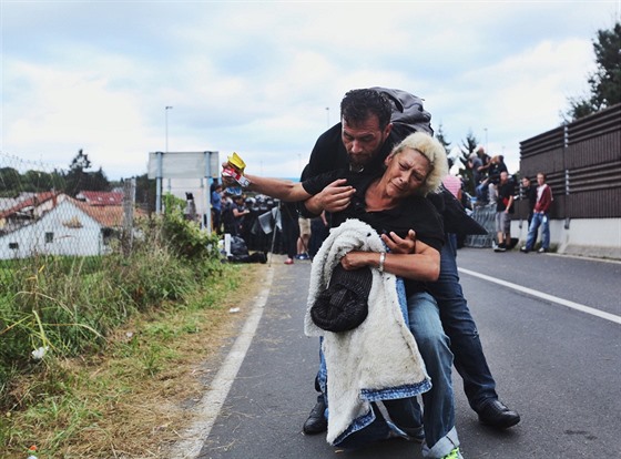 Uprchlíci na chorvatsko - slovinském pechodu Harmica (20. záí 2015)