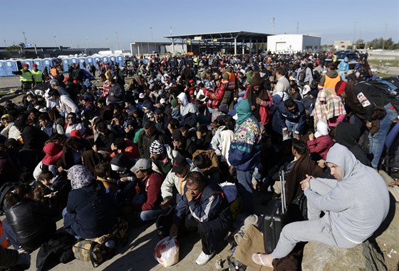 Brusel pedpokládá, e peníze na migranty do spolené kasy vloí i jednotliví lenové EU.