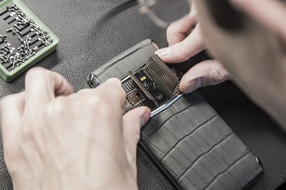 Nové Vertu Signature Touch