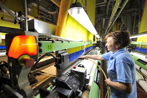 Textilka Veba z Broumova na Náchodsku byla v roce 2014 podle treb pátou nejvtí tuzemskou textilkou. Luxusní látky vyváí zejména do Afriky, za hranicemi koní prakticky celá produkce firmy.