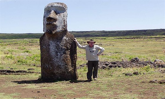 Pavel Pavel odhalil tajemství pohybu obích soch Maoi na Rapa Nui.