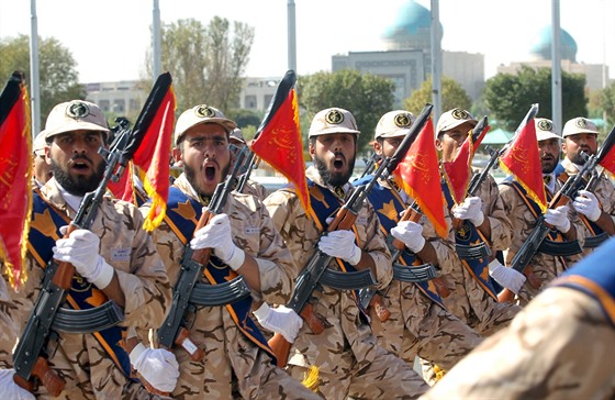 Armáda oslavila v Teheránu výroí íránsko-irácké války velkolepou pehlídkou...