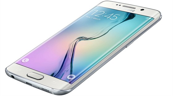 Samsung Galaxy S6 edge. Jeho displej také kryje Gorilla Glass spolenosti...