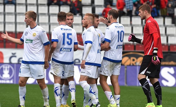 Fotbalisté Zlína po skoneném utkání v Olomouci.