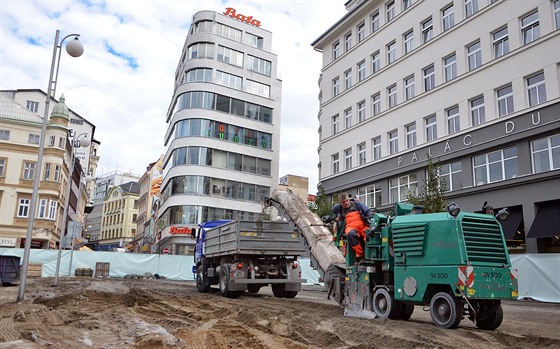 Dlníci nyní opravují Soukenné námstí v centru Liberce. První rekonstrukce...