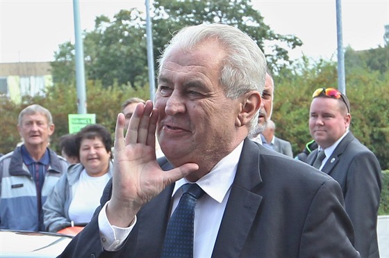 Prezident Milo Zeman pi návtv eského Tína diskutoval se studenty.