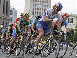 Slovensk cyklista Peter Sagan (vepedu) se oberstvuje v silninm zvod na...