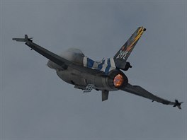 Letoun F-16 eckého Zeus týmu na Dnech NATO v Ostrav