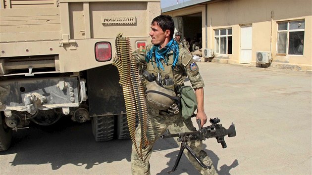 Afghnsk vojensk jednotky u bran msta Kundz. (29. z 2015)