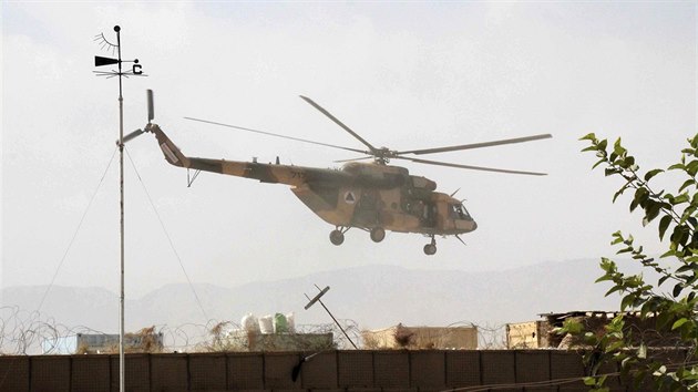 Helikoptra piv speciln jednotky do msta Kundz na severu Afghnistnu. (29. z 2015)