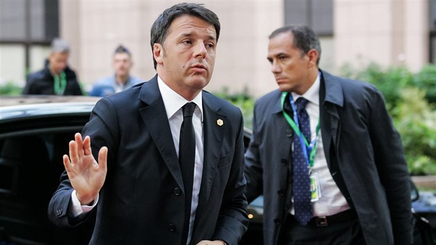 Italsk premir Matteo Renzi na summitu o uprchlick krizi v Bruselu. (23. z 2015)