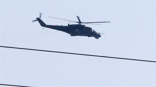 Rusk vrtulnk Mi-35 Hind nad syrskm pstavem Latakja (24. z 2015)