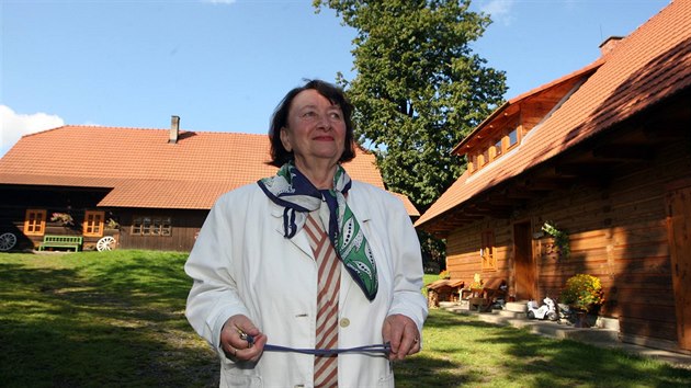 Ocenn za nejhez opravu lidov stavby zskala v roce 2010 Hana Orsgov z Karolnky.
