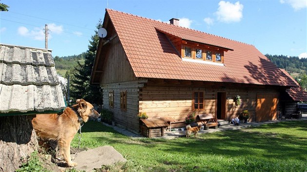 Ocenn za nejhez opravu lidov stavby zskala v roce 2010 Hana Orsgov z Karolnky.