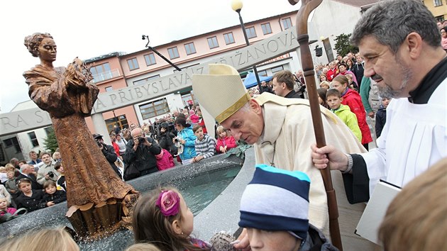 V rmci slavnostnho odhalen pamtnku svat Zdislavy  v Kianov na rsku se konala me svat, celebrovan brnnskm biskupem Vojtchem Cikrlem