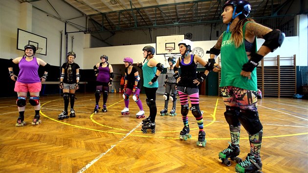 Tm Prague City Roller Derby prv doplnilo hrky o tzv. fresh meat (v pekladu erstv maso, jde o nbor novch lenek).