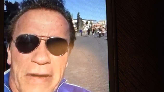 Arnold Schwarzenegger se natáí v Praze.