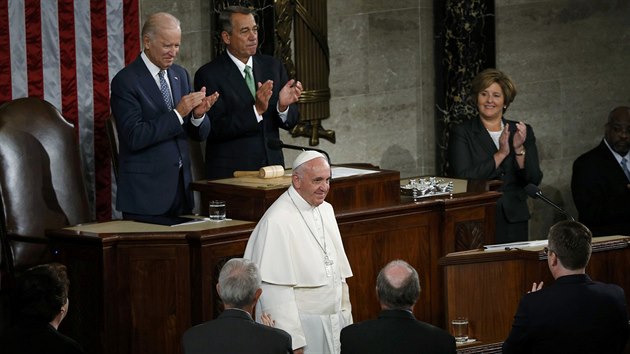 Pape Frantiek pronesl e v americkm Kongresu. (24. z 2015)