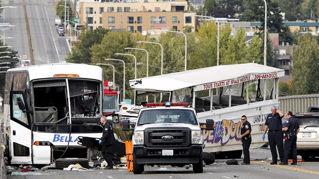 Obojiveln lun se v Seattlu srazil s autobusem (24. z 2015)