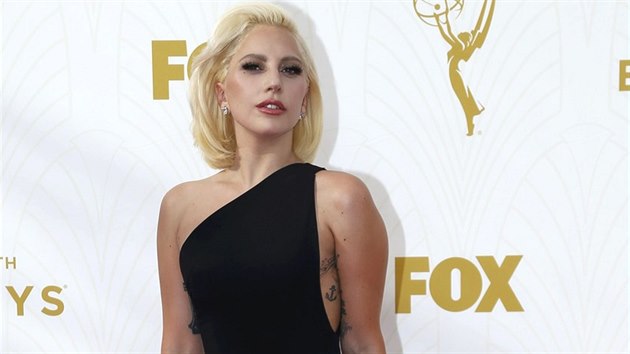 Lady Gaga na cench Emmy 2015.