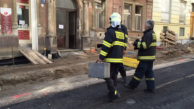 V praskm  byt v Blehradsk ulici vzplla podomcku vyroben dmovnice (25.9.2015).