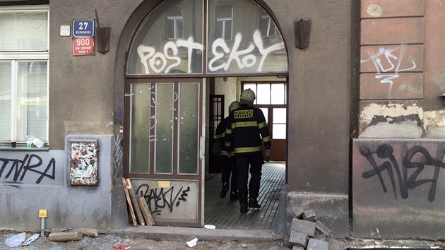 V praskm byt v Blehradsk ulici vzplla podomcku vyroben dmovnice (25.9.2015).