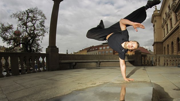 Team Overfly na vystoupen bhem Busking festu v Plzni. Na snmku Petr Boleek. (23. z 2015)