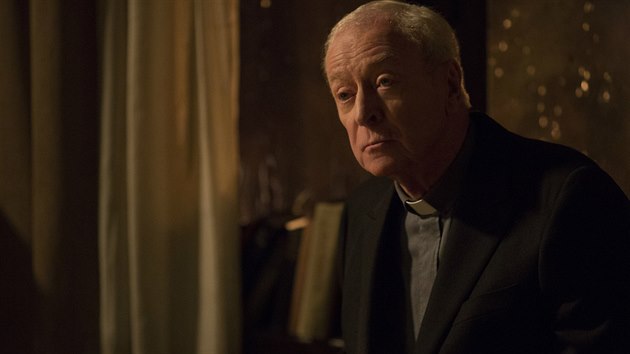 Michael Caine ve filmu Posledn lovec arodjnic