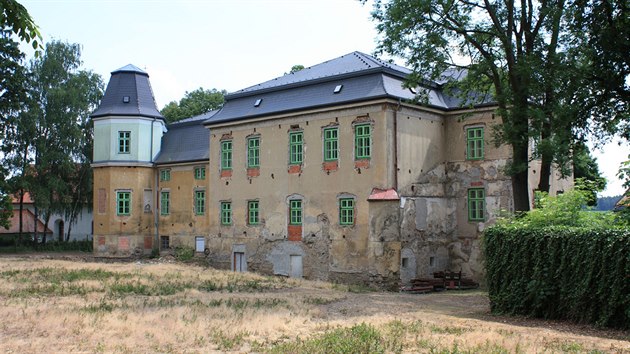 Zmeck sdlo stoj v uzavenm parkovm arelu o celkov vme 16 602 metr tverench, zastavn plocha je 1 284 metr tverench.