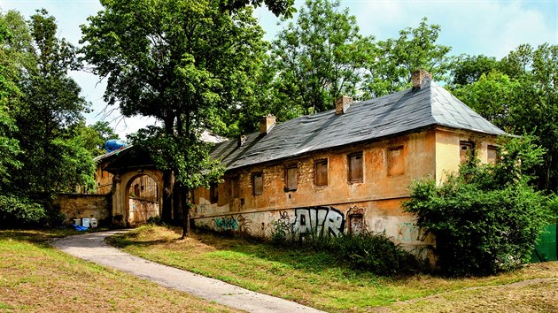 Cibulka. A m status nrodn kulturn pamtky, usedlost chtr. Rozlehl park s romantickmi prvky, kter kolem n zdil hrab Thun-Hohenstein, vak pesto stoj za nvtvu.